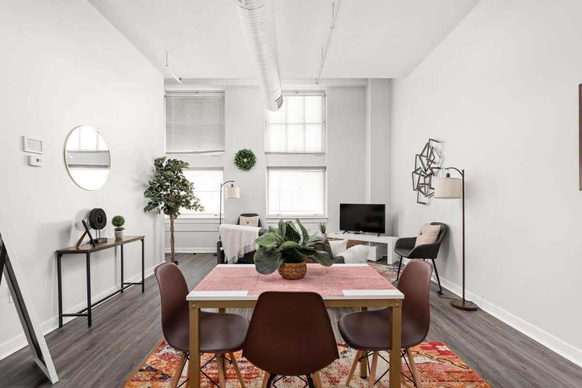 Modern Downtown Apartment 2Br 2Ba By Cozysuites Indianapolis Zewnętrze zdjęcie