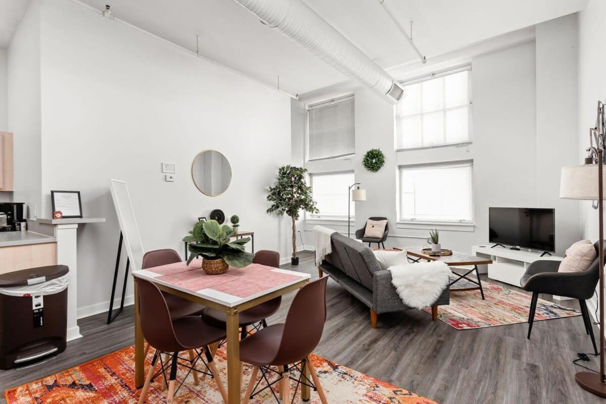 Modern Downtown Apartment 2Br 2Ba By Cozysuites Indianapolis Zewnętrze zdjęcie