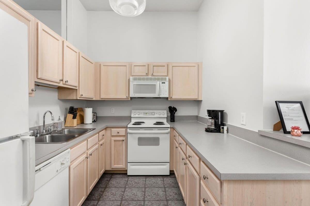 Modern Downtown Apartment 2Br 2Ba By Cozysuites Indianapolis Zewnętrze zdjęcie
