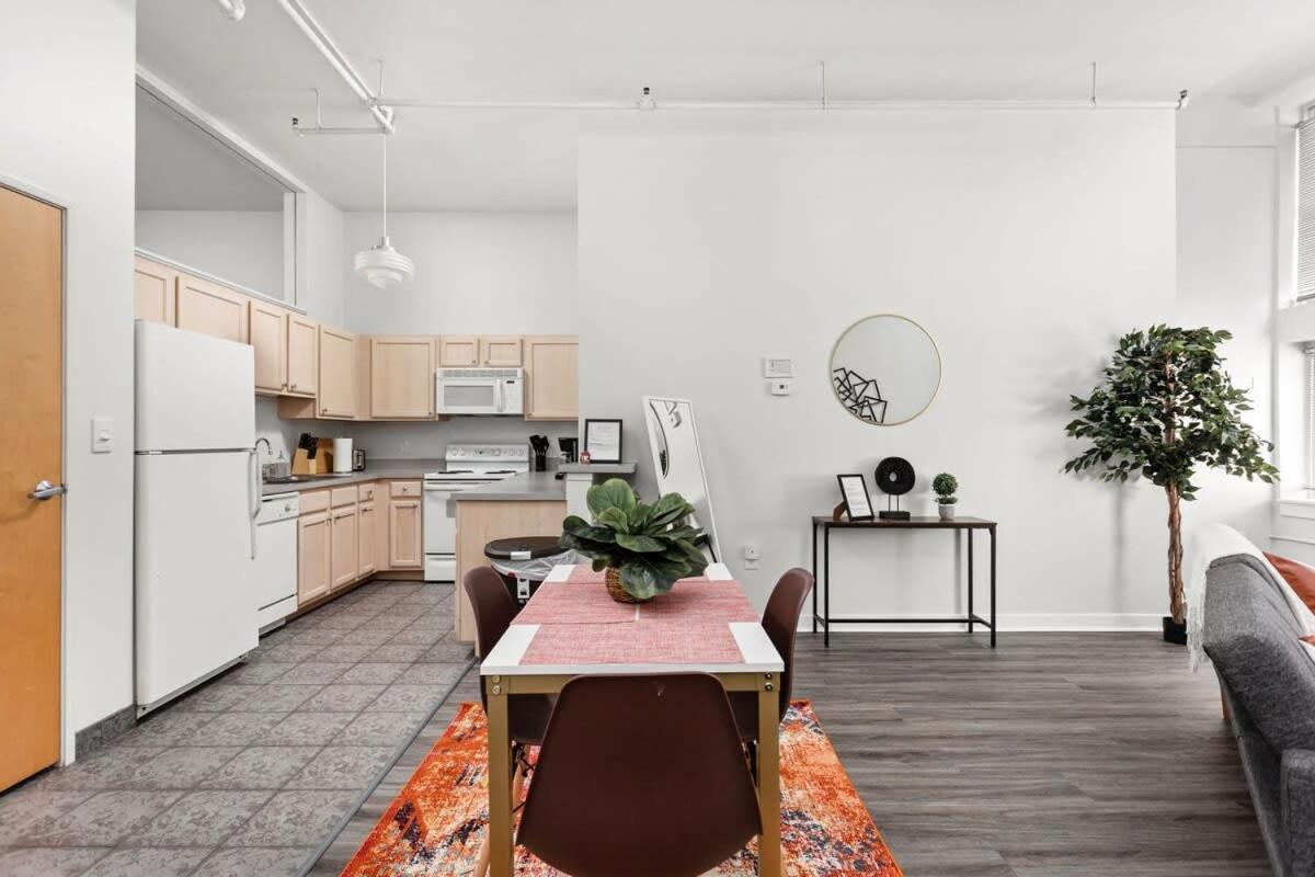 Modern Downtown Apartment 2Br 2Ba By Cozysuites Indianapolis Zewnętrze zdjęcie