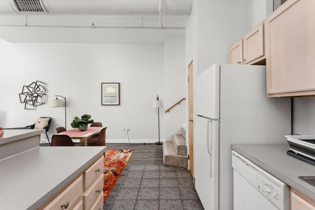 Modern Downtown Apartment 2Br 2Ba By Cozysuites Indianapolis Zewnętrze zdjęcie
