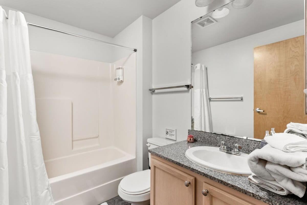 Modern Downtown Apartment 2Br 2Ba By Cozysuites Indianapolis Zewnętrze zdjęcie