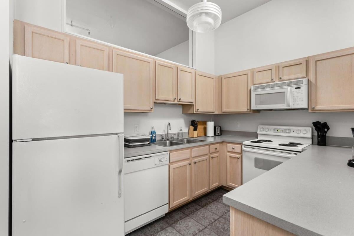 Modern Downtown Apartment 2Br 2Ba By Cozysuites Indianapolis Zewnętrze zdjęcie