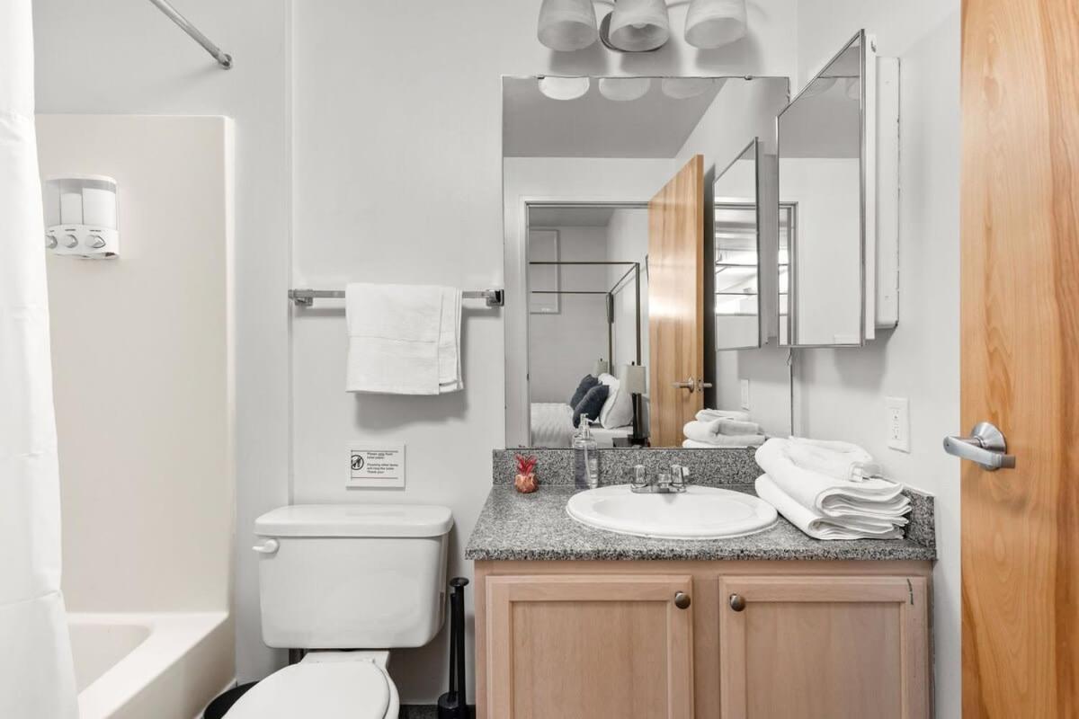 Modern Downtown Apartment 2Br 2Ba By Cozysuites Indianapolis Zewnętrze zdjęcie